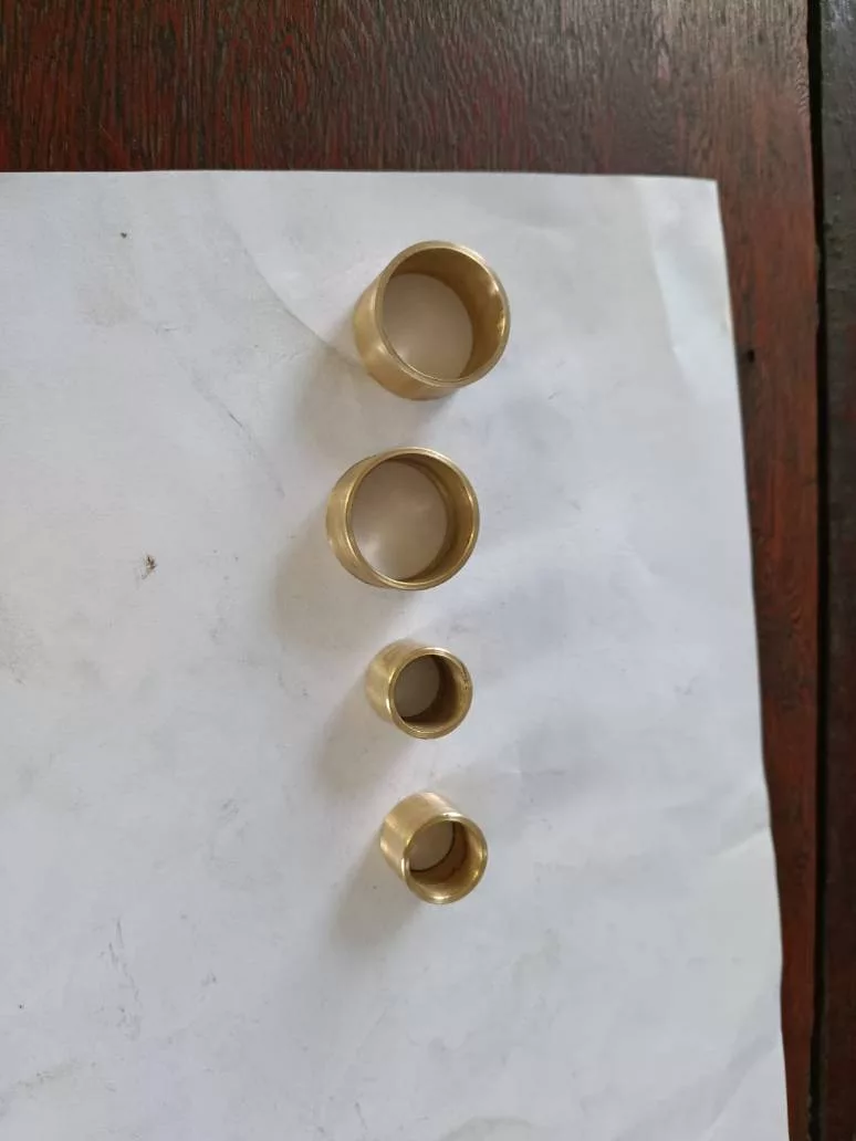 Buchas cilíndricas de bronze usinadas em diferentes medidas